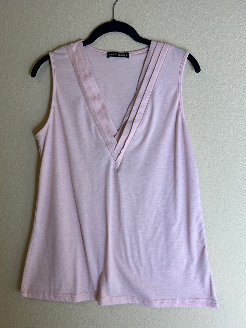Agnes Urban Sleeveless V-Neck Tank Top - Light Pink Size M